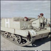 Une chenillette Bren Carrier égyptienne, prise de guerre des parachutistes du 2e RPC.