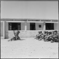 Entraînement des commandos de la Demi-Brigade de Fusiliers Marins (DBFM) à la frontière algéro-marocaine.