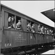 Départ d'Algérie des troupes participant à la cérémonie du 14 juillet 1957 à Paris.