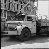 Camion dans une rue d'Alger.