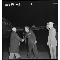 Louis Christiaens, secrétaire d'Etat des forces armées de l'Air, en inspection à Colomb-Béchar.