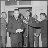 Conférence de presse de Jacques Chaban-Delmas à l'antenne de la défense nationale à Alger.