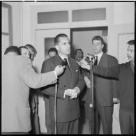 Conférence de presse de Jacques Chaban-Delmas à l'antenne de la défense nationale à Alger.