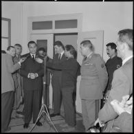 Conférence de presse de Jacques Chaban-Delmas à l'antenne de la défense nationale à Alger.