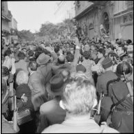 Corse. La foule dans les rues de Bastia.