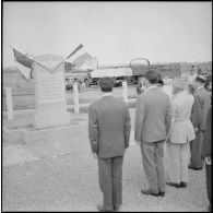 Corse. A Bastia, le recueillement de Léon Delbecque et le colonel Thomazo devant la stèle dédiée à Saint-Exupéry.