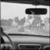 Corse. Sur toutes les routes de la grande île, la foule enthousiaste acclame les voitures du cortège.