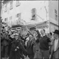 Corse. La foule dans les rues de Bastia.