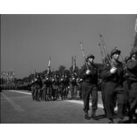 Le défilé du 18 juin 1945 à Paris.