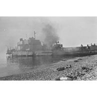 La plage de Dieppe après le raid canadien (Opération Jubilee) du 19 août 1942.