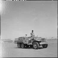 Région d'Edjeleh. Une patrouille de la 2e compagnie saharienne portée de la Légion étrangère (CSPLE).