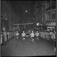 Le général Salan arrive à Oran.