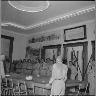 Cherchell. Visite du général Zeller à l'Ecole des Officiers de Réserve (EOR).