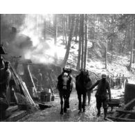 Cantonnements vosgiens. Vols d'avions. Mery (Oise), les chars d'assaut montent en ligne, les prisonniers de Mery et Belloy au camp de Clermont.