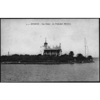 9. Bizerte. Baie Ponty. La Préfecture Maritime. A. R. [légende d'origine]