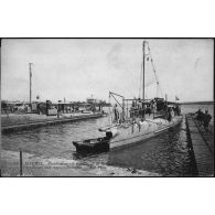 172. Bizerte. Etablissements maritimes de la Baie Ponty. Torpilleurs aux appareillements. ND Phot. [légende d'origine]