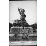 259. Ferryville. Monument élevé à la mémoire des Victimes du "Farfadet" et du "Lutin", place Decout. ND. Phot. [légende d'origine]