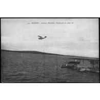 52. Bizerte. Aviation Maritime. Hydravion en plein vol. Collection Régence. [légende d'origine]