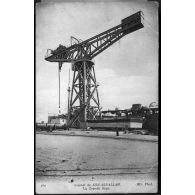 180. Arsenal de Sidi-Abdallah. La Grande Grue. ND. Phot. [légende d'origine]