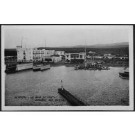 Bizerte - La baie de Ponty, caserne des marins. KD. [légende d'origine]