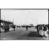 Bizerte. Revue du 14 juillet 1910. Photo Actualités, Bizerte. [légende d'origine]