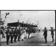 Bizerte. Revue du 14 juillet 1910. Photo Actualités, Bizerte. [légende d'origine]