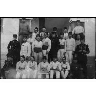 [Photographie de groupe de pantruchards, Bizerte, 1912-1914.]