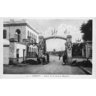 13. Bizerte. Entrée de la Caserne Marmier. [légende d'origine]