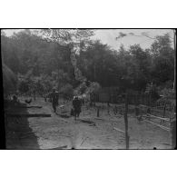 [Opération Gaur en Indochine, janvier-mars 1946. Populations Moïs.]