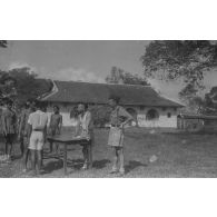 [Opération Gaur en Indochine, janvier-mars 1946. L'enrôlement des populations Moïs.]