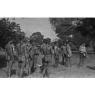 [Opération Gaur en Indochine, janvier-mars 1946. L'enrôlement des populations Moïs.]