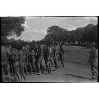 [Opération Gaur en Indochine, janvier-mars 1946. L'enrôlement des populations Moïs de M'Drak.]