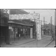 [Japon, juin 1946. Route de Yokohama.]