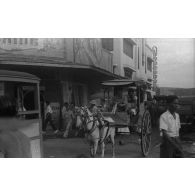 [Voyage de Saigon à Manille, mai 1946. Manille. Façade de cinéma.]