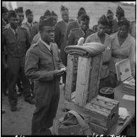 Courbet Marine. Un élève venant du Togo enregistre son message.