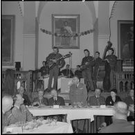 Alger. Réunion des Saint-Maxentais d'Alger. Discours d'une autorité militaire.