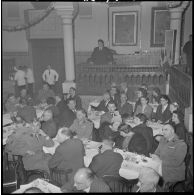 Alger. Réunion des Saint-Maxentais d'Alger. Repas.