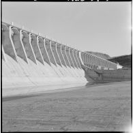 Beni-Badhel. Barrage d'évacuation.