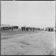 Beni-Badhel. Présentation du drapeau aux recrues.