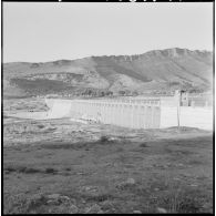 Beni-Badhel. Barrage d'évacuation.