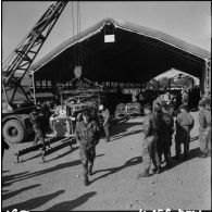 Sud algérien. Opération Violet. Une jeep remorquée.