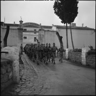 Cherchell. Peloton préparatoire aux écoles des officiers de réserve (PPEOR). Cours d'armement.