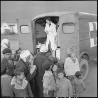 Jemmapes. L'équipe d'ASRA (assistantes sociales les Rurales Auxiliaires) visite une fois par semaine les centres de regroupement situés près de la ville.