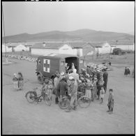 Jemmapes. L'équipe d'ASRA (assistantes sociales les Rurales Auxiliaires) visite une fois par semaine les centres de regroupement situés près de la ville.