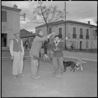 Valee. Une partie de boules ardemment disputée oppose les habitants du village.