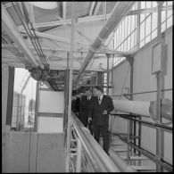 Baba-Ali. Paul Delouvrier visite l'usine Cellunaf.