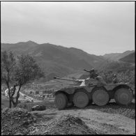 Mission de l'armée en Algérie : l'armée protège.