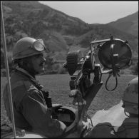 Mission de l'armée en Algérie : l'armée protège.