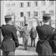 Saint-Pierre-Saint-Paul (Ouled Moussa). Le général Huet s'adresse à la brigade de gendarmerie rendant les honneurs.