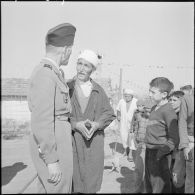 Le général Huet en visite au douar Kouadria.